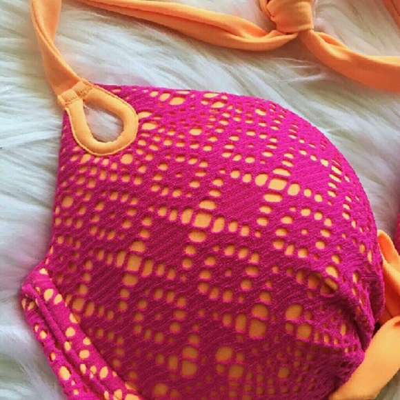 Victoria's Secret Bikini Top Like New!! 34C - Picture 2 of 4